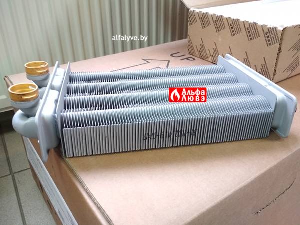 Теплообменник R10021419 (вид сбоку)