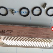 Теплообменник ГВС Junkers-Bosch 18037-8-705-406-389 с прокладками (вид сбоку)