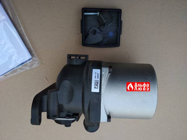 Циркуляционный насос Grundfos UPS15-50 A0-AC-BC P-N 59945526 Beretta R10027571 с открученной крышечкой (вид сбоку)
